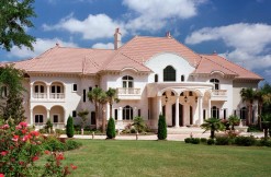 Front view of luxury lake home